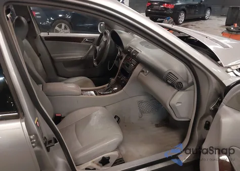 2002 Mercedes-Benz C 240 from USA, damaged, VIN WDBRF61J12E001548